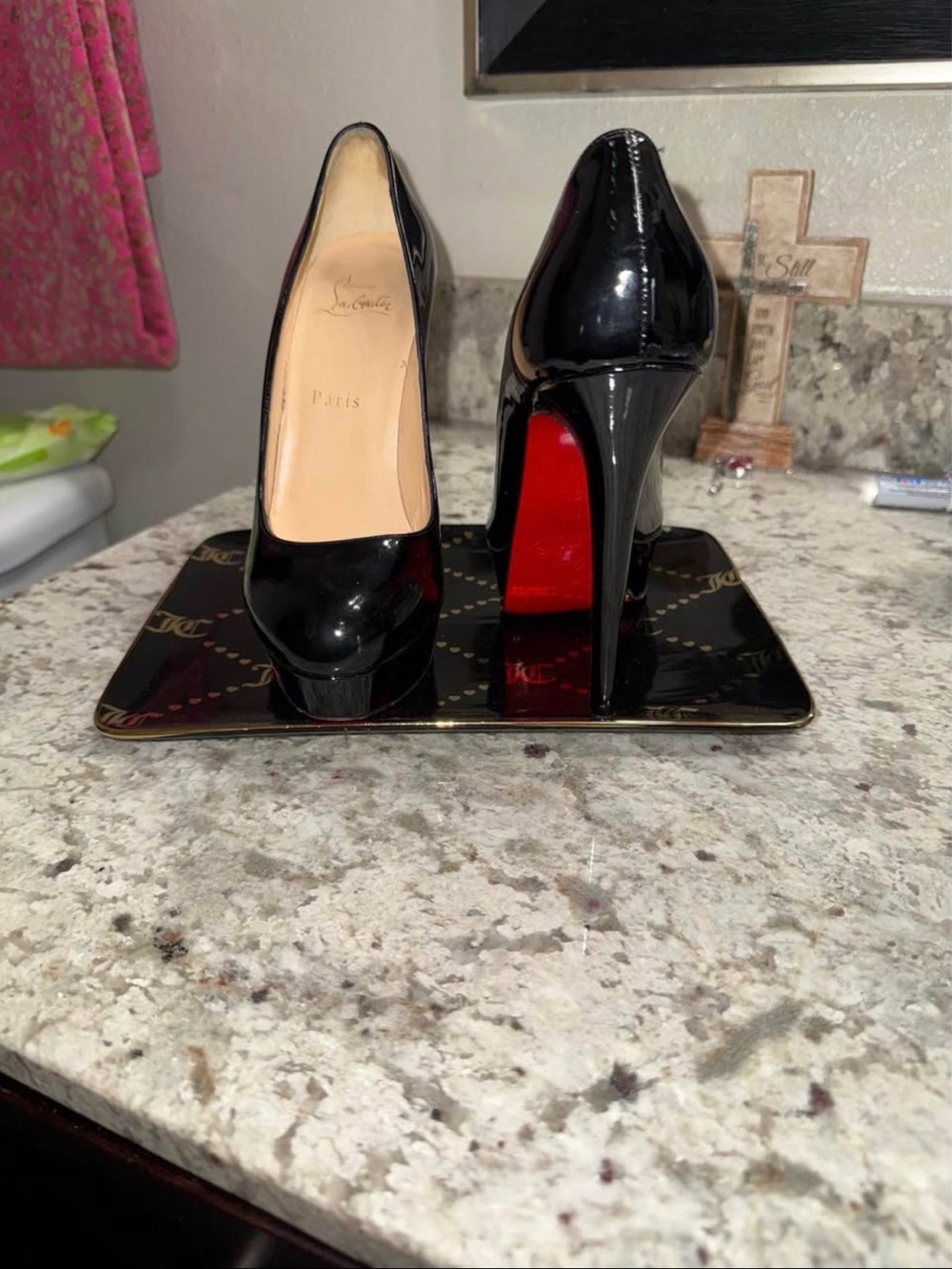 Christian Louboutin Black Patent Pumps with Red Sole - Picture 4 of 4